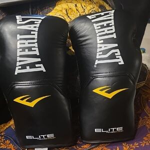 Everlast Elite 14oz Size Large Black and Yellow Gloves
